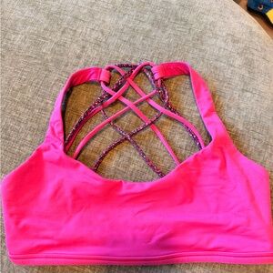 LuluLemon Free to Be Bra Size 6